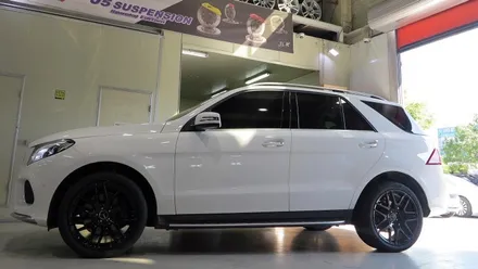 [벤츠 GLE350D] 벤츠 GLE 63 AMG 순정 21인치 휠 + 미국 렉사니 타이어 장착 작업!! 휠 전문점 티티 모터스 + 블랙 휠도장 + 벤츠 SUV 휠 튜닝 작업 / 인천 서구 석남동