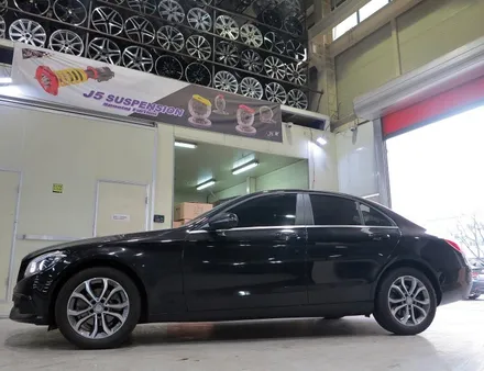 [벤츠 휠튜닝] 벤츠 W204 C클래스 C200D 아방가르드 정품 17인치휠로 교체작업!! 순정 중고휠 전문점 (주)티티모터스 + 휠타이어 전문점 / 인천 서구 석남동