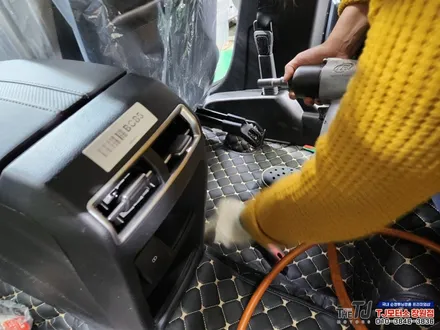 창원 토레스 신차패키지 프리미엄모노륨 바닥 작업 썬팅 아이나비 z9000 수성 언더코팅 시공 / 창원시 마산회원구 봉암동
