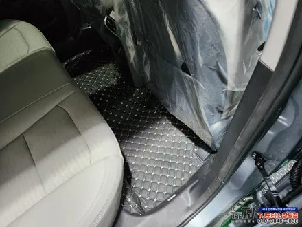 창원 토레스 신차패키지 프리미엄모노륨 바닥 작업 썬팅 아이나비 z9000 수성 언더코팅 시공 / 창원시 마산회원구 봉암동