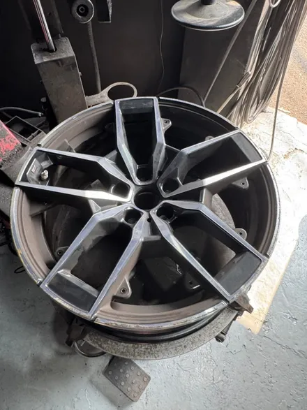 대구 bmw g60 다이아몬드 컷팅 휠복원 휠도색 6만원 특가 / 대구,구미