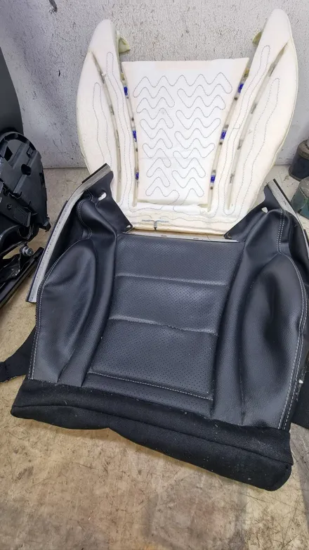 벤츠 C클래스 C220d 실내 시트 찢어짐 복원 가죽 복원 / 서울 성동구