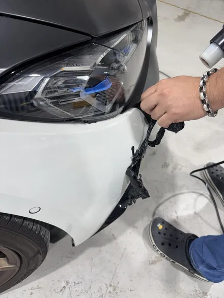 BMW M4 앞범퍼 보험처리 도색 및 랩핑에 렌터카까지 가능. / 경기 고양 일산동구