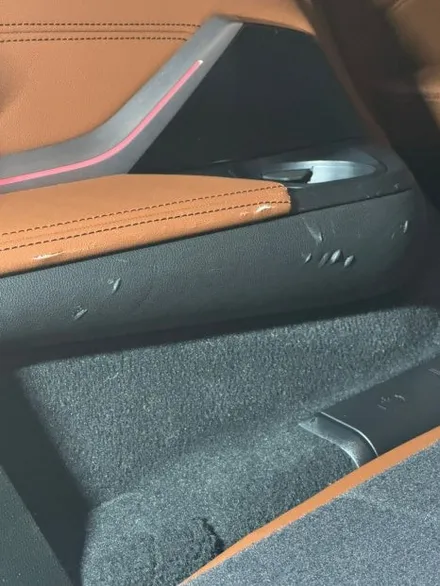 BMW X7 3열 트렁크 컵홀더 주변 가죽 찢어짐 찍힘 복원 완료 / 경기 화성