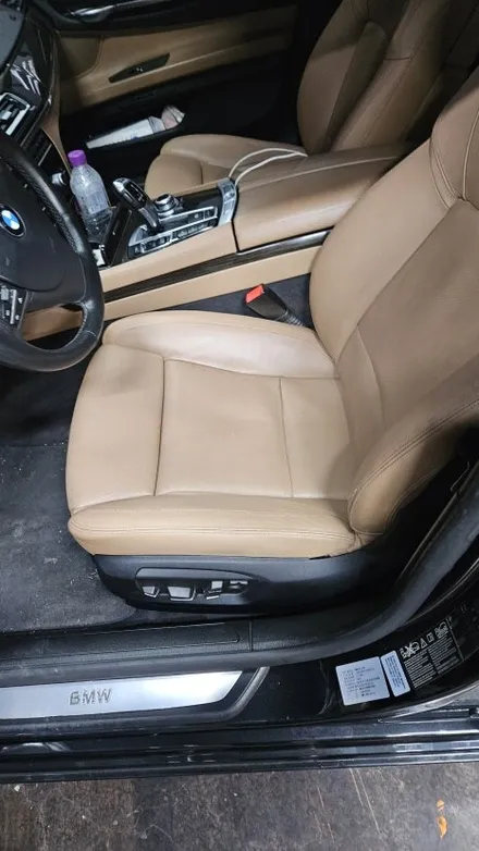 BMW 7 시리즈 시트 크랙 - 조기 복원이 중요 한 이유 / 경기 화성