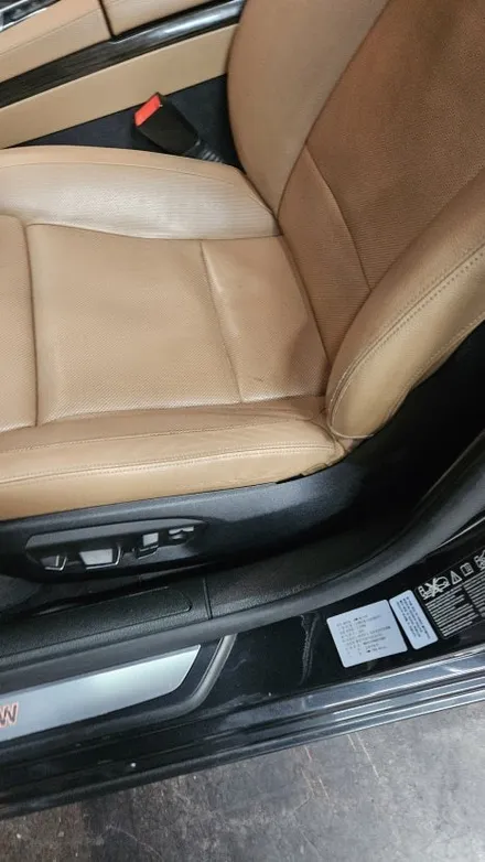 BMW 7 시리즈 시트 크랙 - 조기 복원이 중요 한 이유 / 경기 화성