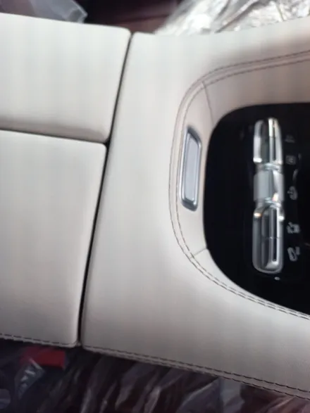 벤츠 cls600 분당콘솔박스복원 치카치카 실내복원에서 편리하게! / 경기 화성