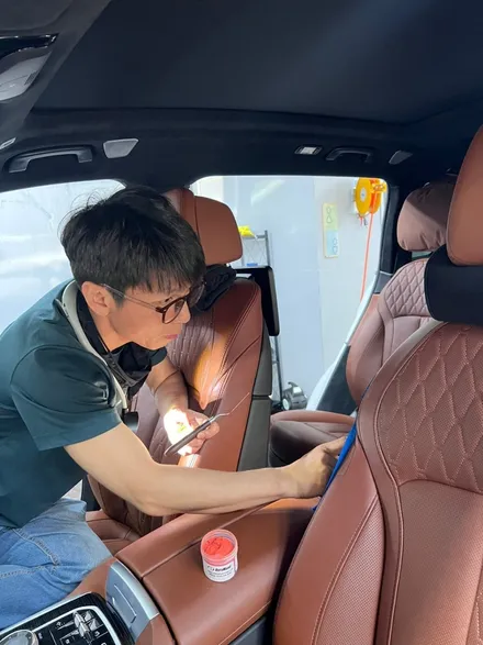 BMW X7 40D 중고차 가격 잘 받으려면? 방법은 자동차 실내복원 / 경기 화성