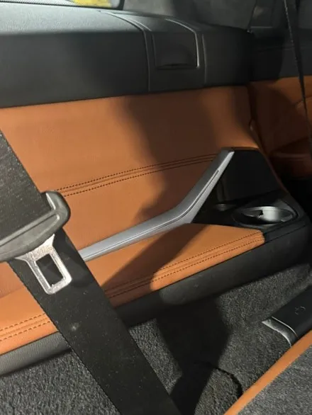 BMW X7 3열 트렁크 컵홀더 주변 가죽 찢어짐 찍힘 복원 완료 / 경기 화성