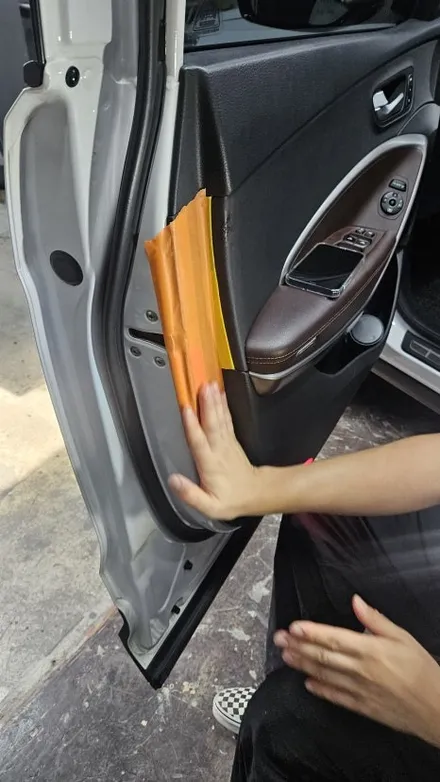 싼타페 도어트림 찍힘 복원! 셀프 터치업 흔적까지 감쪽같이! / 경기 화성
