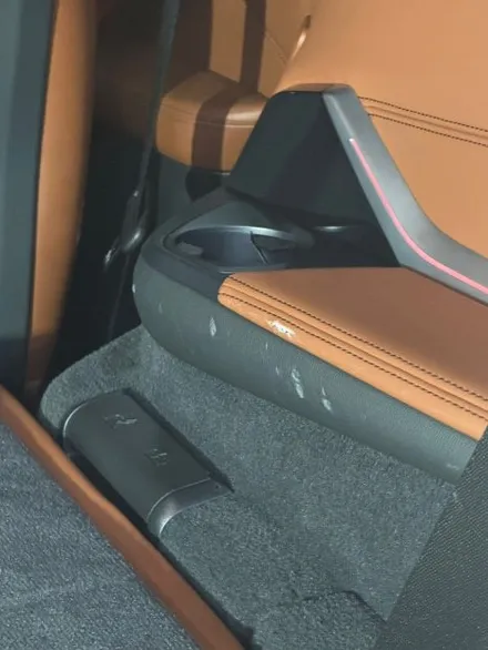BMW X7 3열 트렁크 컵홀더 주변 가죽 찢어짐 찍힘 복원 완료 / 경기 화성