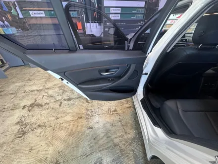 부산송정 BMW320d엠비언트 실내간접조명 옵션도 추가해서 타보세요! / 부산 해운대구 송정동
