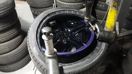640d 블랙유광 휠복원 작업 [인천 휠수리 간석동 주안동 십정동 타이어 가격 광택 실내크리닝 대리기사 휠보험처리 휠타이어보험처리 렌탈 자동차검사대행 언더코팅] / 인천 부평구 십정동