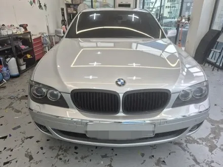 올드카 랩핑으로 확 달라진 느낌! :) BMW 7시리즈 고광택 타이니봇 밀크 그레이 / 화성 동탄치동천로