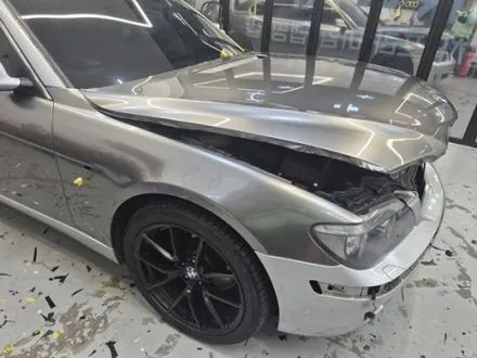 올드카 랩핑으로 확 달라진 느낌! :) BMW 7시리즈 고광택 타이니봇 밀크 그레이 / 화성 동탄치동천로