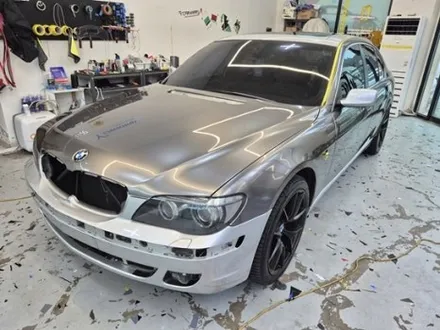 올드카 랩핑으로 확 달라진 느낌! :) BMW 7시리즈 고광택 타이니봇 밀크 그레이 / 화성 동탄치동천로