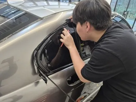 올드카 랩핑으로 확 달라진 느낌! :) BMW 7시리즈 고광택 타이니봇 밀크 그레이 / 화성 동탄치동천로