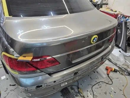 올드카 랩핑으로 확 달라진 느낌! :) BMW 7시리즈 고광택 타이니봇 밀크 그레이 / 화성 동탄치동천로
