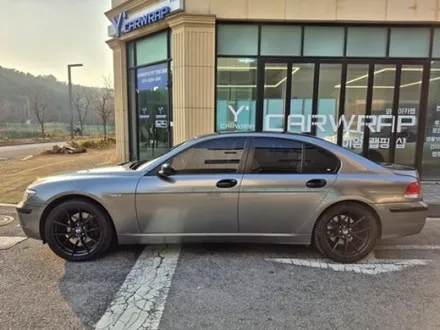 올드카 랩핑으로 확 달라진 느낌! :) BMW 7시리즈 고광택 타이니봇 밀크 그레이 / 화성 동탄치동천로