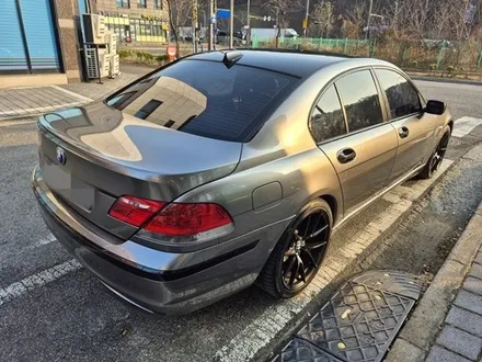 올드카 랩핑으로 확 달라진 느낌! :) BMW 7시리즈 고광택 타이니봇 밀크 그레이 / 화성 동탄치동천로
