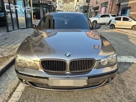 올드카 랩핑으로 확 달라진 느낌! :) BMW 7시리즈 고광택 타이니봇 밀크 그레이 / 화성 동탄치동천로