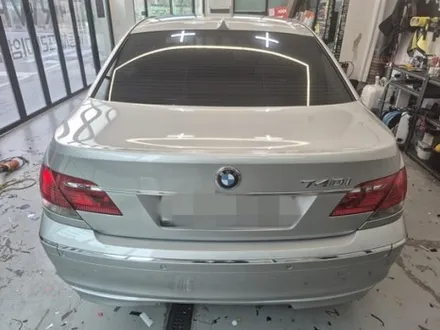올드카 랩핑으로 확 달라진 느낌! :) BMW 7시리즈 고광택 타이니봇 밀크 그레이 / 화성 동탄치동천로