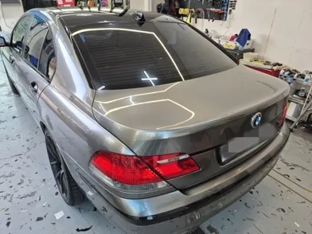 올드카 랩핑으로 확 달라진 느낌! :) BMW 7시리즈 고광택 타이니봇 밀크 그레이 / 화성 동탄치동천로