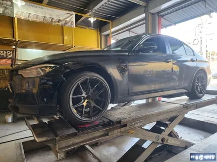 BMW 320d 유광블랙 복원 [업체의뢰][휠손상복원] / 인천 서구 금곡동