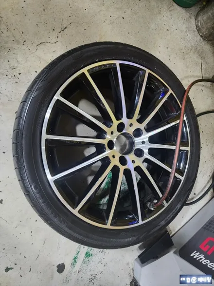 벤츠C45amg 굴절수리, 중고타이어교환 [휠복원][중고타이어많은곳] / 인천 서구 금곡동