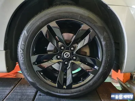 닛산 알티마 순정 중고휠 타이어교환[인치다운][굴절][순정휠전문점] / 인천 서구 금곡동