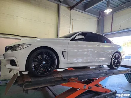 BMW420d 컨버터블 유광블랙복원[휠손상복원][백화현상] / 인천 서구 금곡동