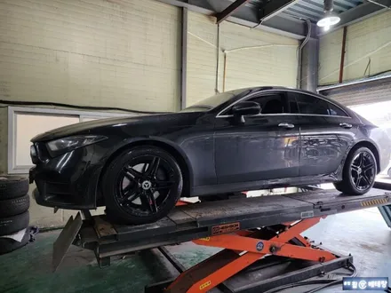 벤츠 CLS400d 유광블랙 복원 [휠손상복원][가까운휠복원] / 인천 서구 금곡동