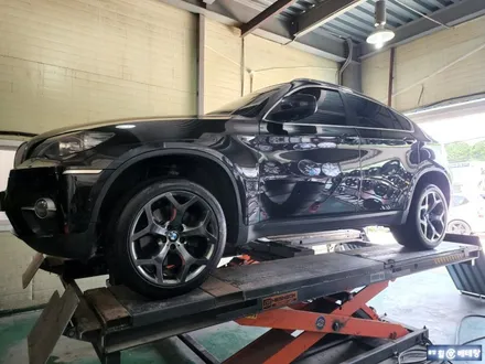 BMW X6 고스트크롬복원 및 금호 크루젠HP91 타이어교환[휠타이어][대차서비스] / 인천 서구 금곡동