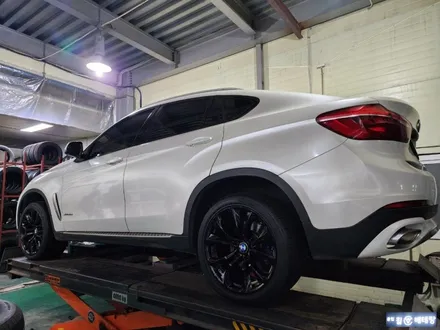 BMW X6 캘리퍼 & 유광블랙복원 & 한국 다이나프로프리미엄컴포트 타이어교환 [휠타이어][명품복원] / 인천 서구 금곡동