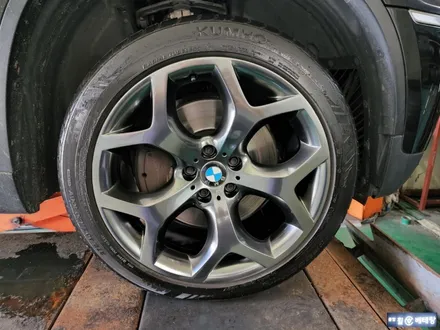 BMW X6 고스트크롬복원 및 금호 크루젠HP91 타이어교환[휠타이어][대차서비스] / 인천 서구 금곡동