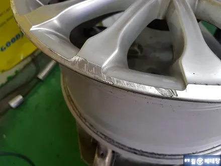 아우디A8 50TDI 고스트크롬휠 도장복원 및 타이어교체[인천휠수리복원][부천휠수리복원] / 인천 서구 금곡동