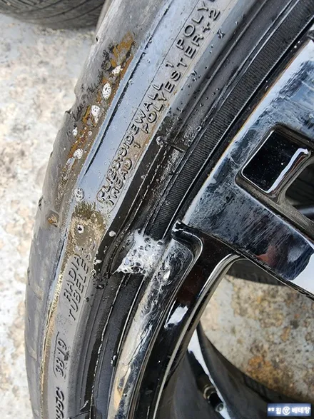 BMW760Ld 굴절수리,유광블랙복원,트라이앵글TH201 타이어교환 [휠타이어전문] / 인천 서구 금곡동