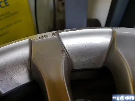 아우디A8 50TDI 고스트크롬휠 도장복원 및 타이어교체[인천휠수리복원][부천휠수리복원] / 인천 서구 금곡동