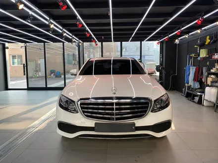 김포랩핑 전문샵 제노사이드 벤츠 E클래스 E300 3M2080 루프스킨 시공으로 깔끔한 루프라인 완성 시켜주기 / 김포시 장기동