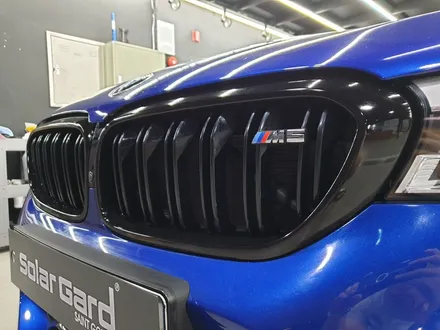 김포 랩핑전문샵 제노사이드 BMW M5 (F90) 그릴 유광 블랙 랩핑 (크롬죽이기/크롬없애기) / 김포시 장기동