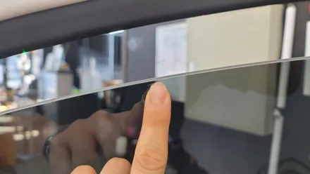 김포 프리미엄 썬팅 전문점 제노사이드 더넥스트스파크 썬팅재시공시원한 블루블랙 컬러의 세인트아모 아쿠아82 열차단썬팅 / 김포시 장기동