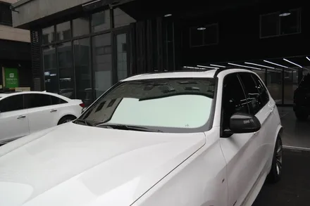 김포썬팅 전문샵 제노사이드 BMW X5 전면 솔라가드 HP30% 시공으로 밝은 시인성 과 우수한 열차단 성능 업그레이드! / 김포시 장기동