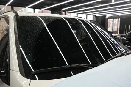 김포썬팅 전문샵 제노사이드 BMW X5 전면 솔라가드 HP30% 시공으로 밝은 시인성 과 우수한 열차단 성능 업그레이드! / 김포시 장기동