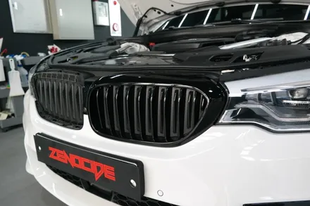 김포 랩핑전문샵 제노사이드 BMW 5시리즈 그릴 부분랩핑/랩핑     3M 유광 블랙 시공으로 스포티함 포인트 주기 / 김포시 장기동
