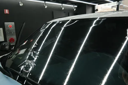 김포썬팅 전문샵 제노사이드 BMW X5 전면 솔라가드 HP30% 시공으로 밝은 시인성 과 우수한 열차단 성능 업그레이드! / 김포시 장기동