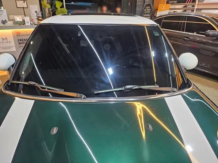 BMW 미니쿠퍼 앞유리 썬팅 재시공, 레이노 얼티넘XP로 선명하게 복원 / 대구 서구 이현동