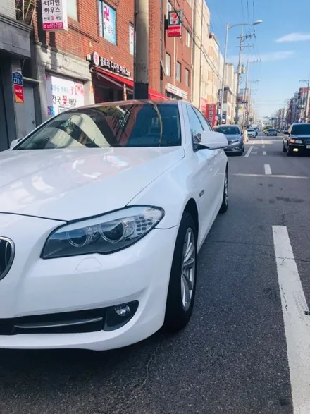 BMW 5시리즈(F10) 유광화이트 전체랩핑 / 구리시 갈매동