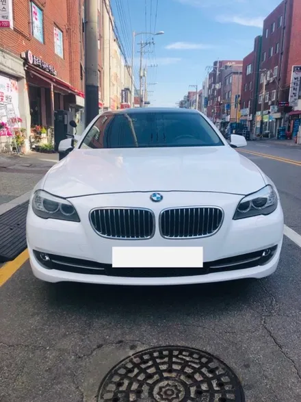 BMW 5시리즈(F10) 유광화이트 전체랩핑 / 구리시 갈매동