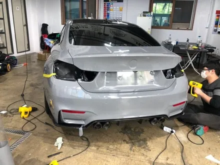 BMW M4 시멘트 그레이 전체랩핑 + 카본파츠 장착 / 구리시 갈매동