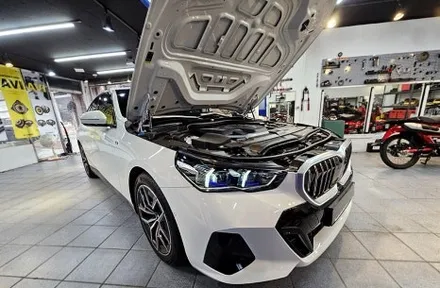 BMW G60 5시리즈 아이코닉글로우 M5 블랙 그릴 작업 / 대구 구미